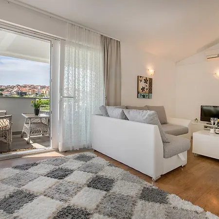 Lidija Apartment *